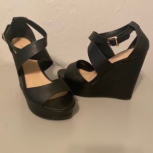 Black wedges